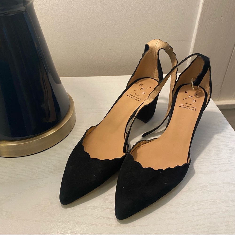 NWOB KMB black scallop heels